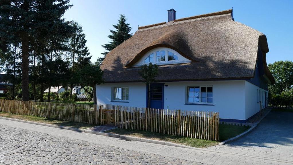 Kapitaenshaus - Boje Apartment Born Exterior photo